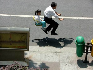 people-riding-invisible-bikes-by-zhao-huasen-2